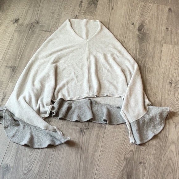 3/$35 Two-tone Gray Frilly Poncho - Picture 4 of 6